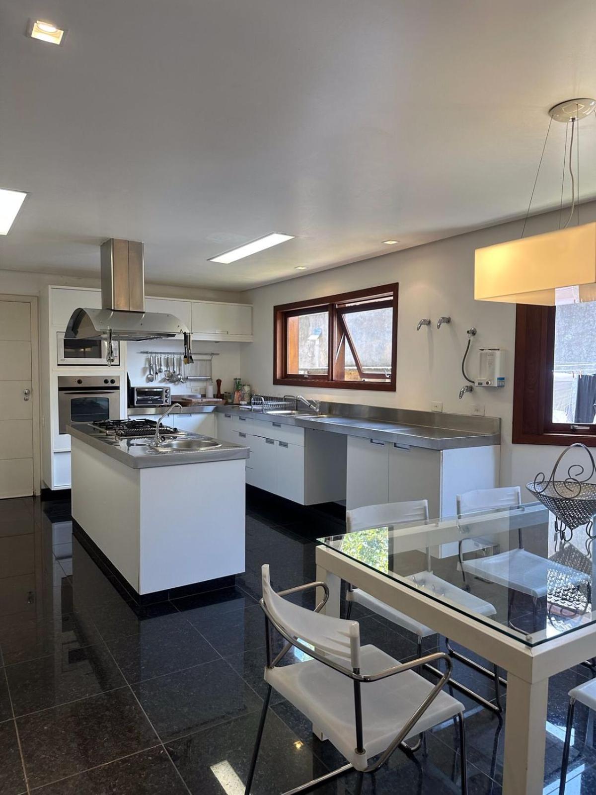 Casa Moderna Em Casa de férias Campos do Jordão