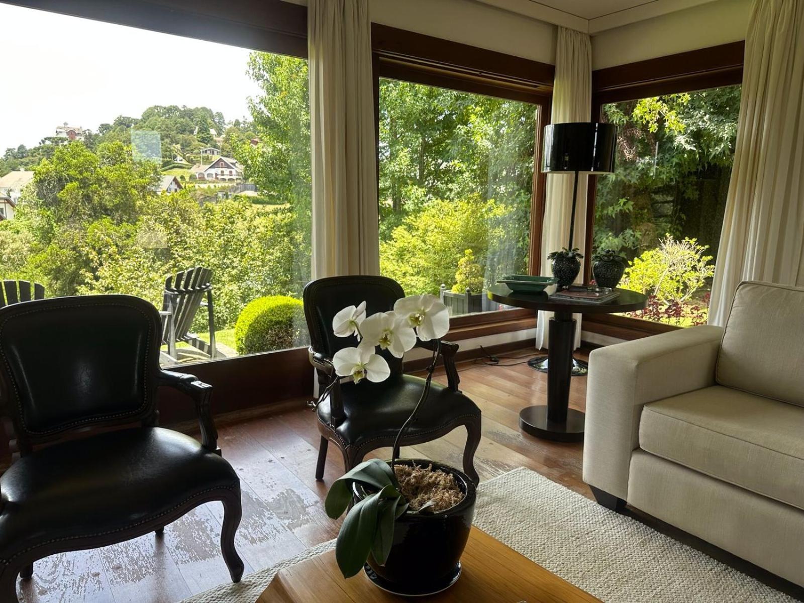 Casa Moderna Em Casa de férias Campos do Jordão